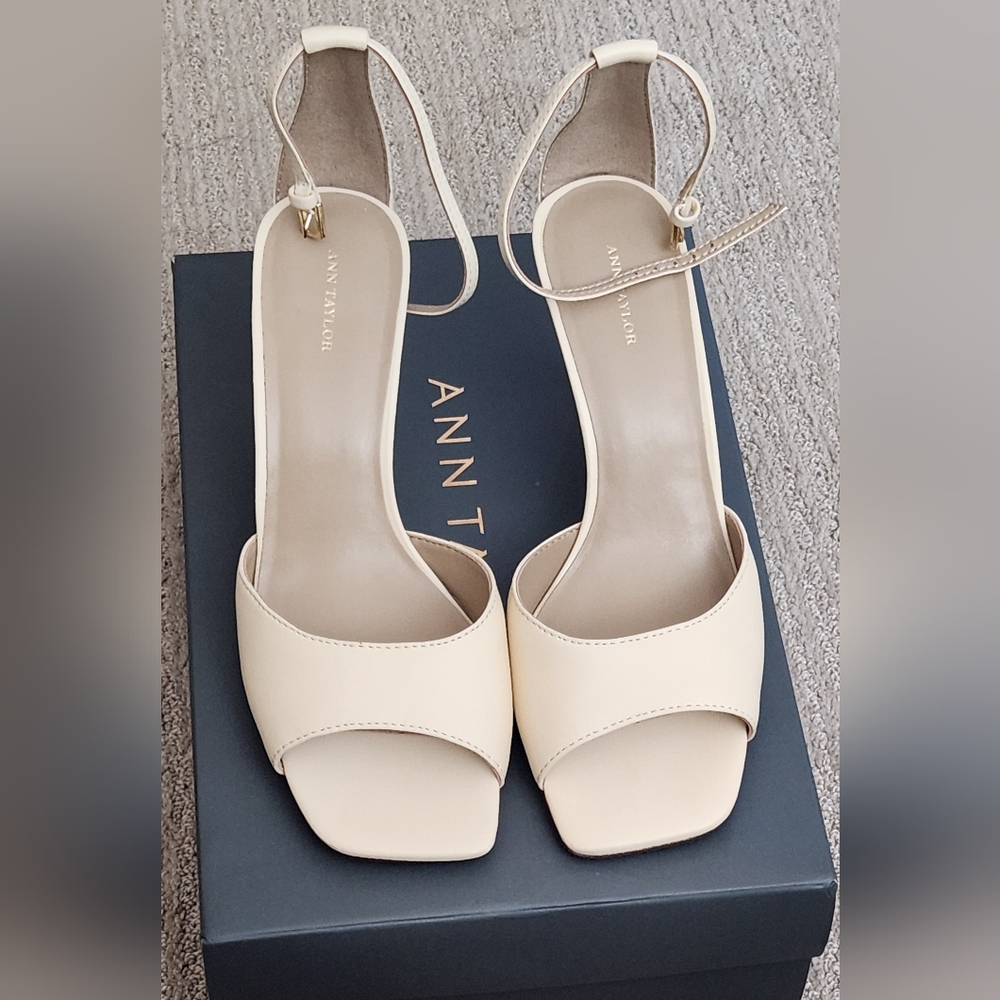 Classy Ann Taylor nude sandal - NWT